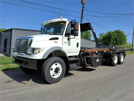 2007 INTERNATIONAL 7600